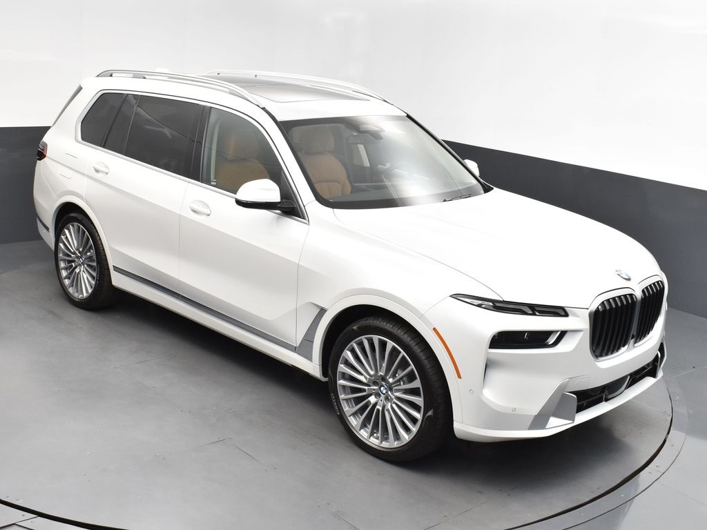 2025 Mineral White Metallic BMW X7 xDrive40i AWD SUV