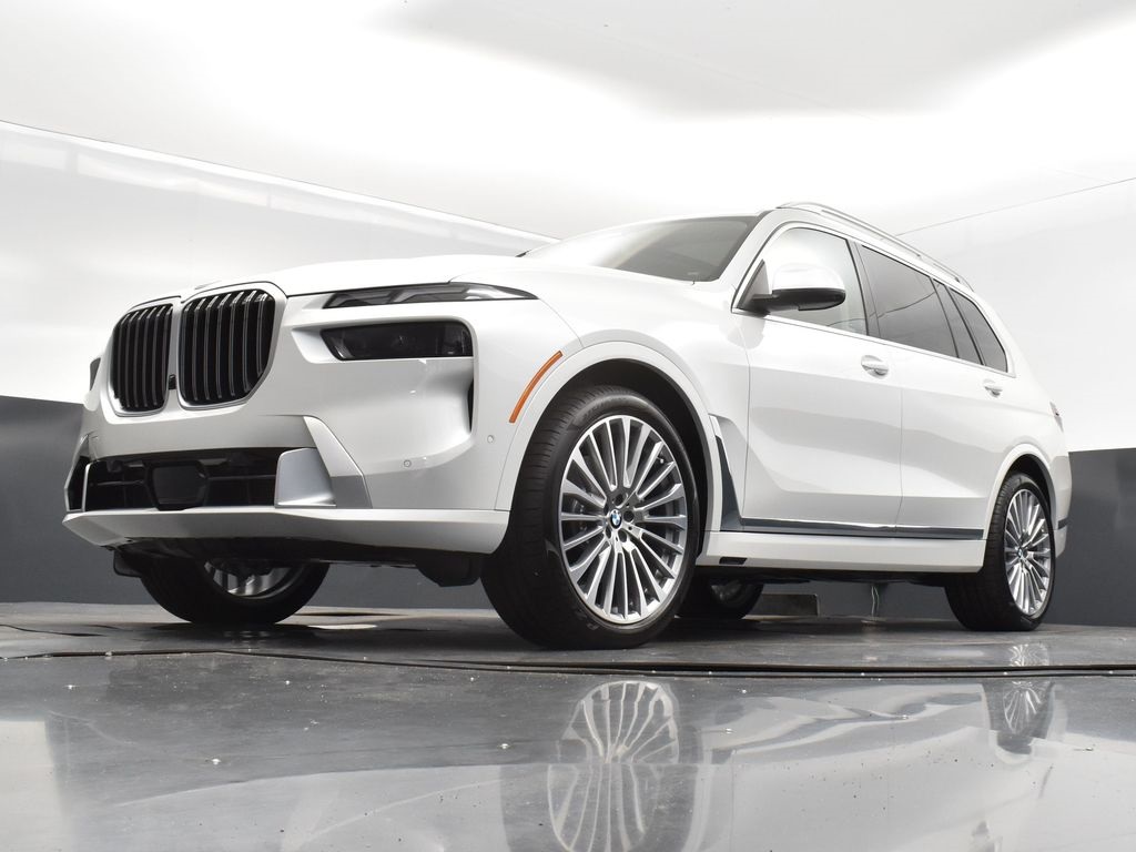 2025 Mineral White Metallic BMW X7 xDrive40i AWD SUV