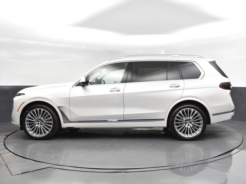 2025 Mineral White Metallic BMW X7 xDrive40i AWD SUV