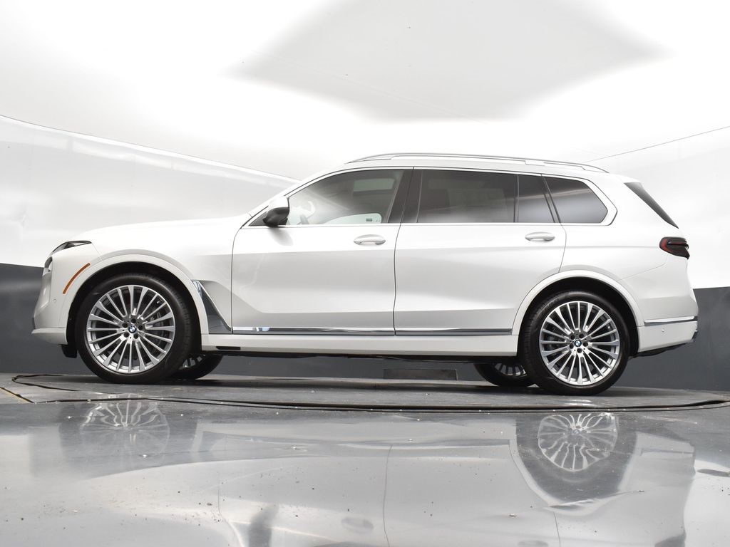 2025 Mineral White Metallic BMW X7 xDrive40i AWD SUV