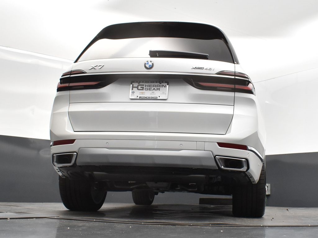 2025 Mineral White Metallic BMW X7 xDrive40i AWD SUV
