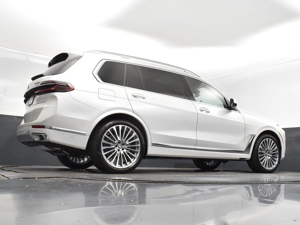 2025 Mineral White Metallic BMW X7 xDrive40i AWD SUV