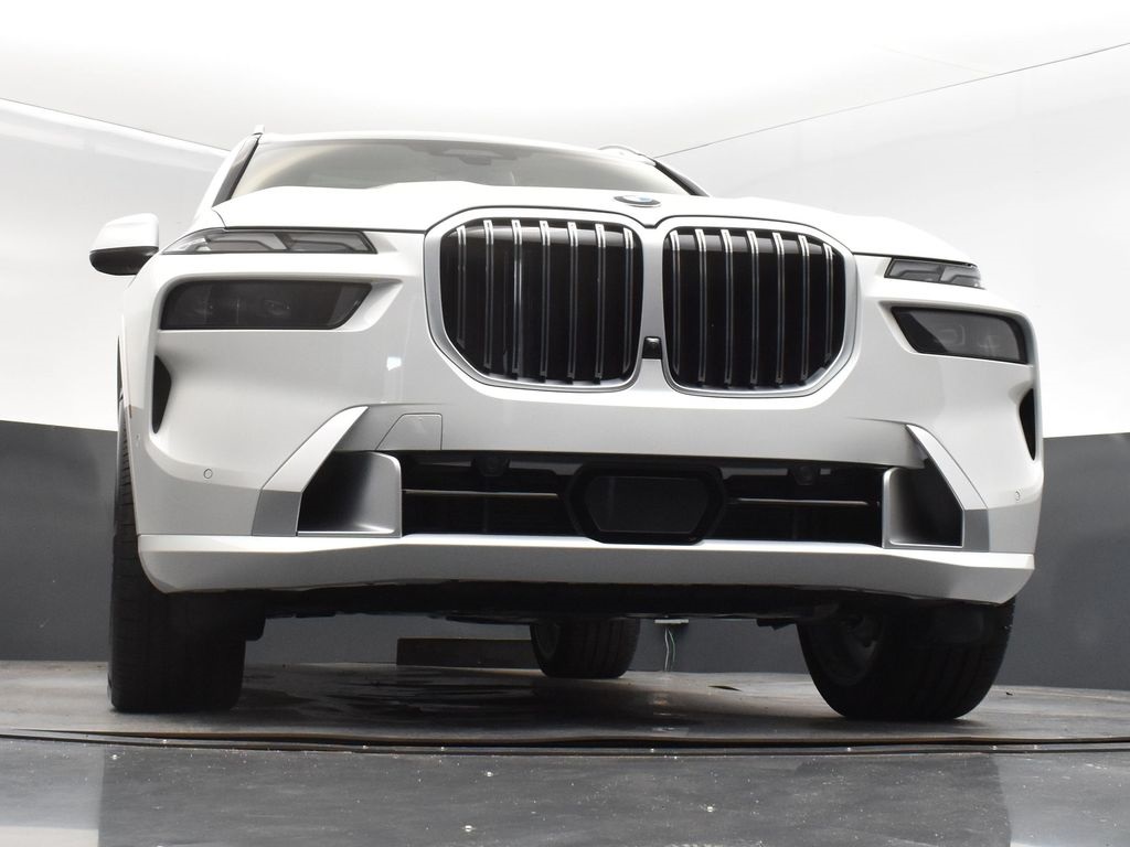 2025 Mineral White Metallic BMW X7 xDrive40i AWD SUV