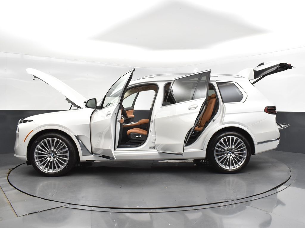 2025 Mineral White Metallic BMW X7 xDrive40i AWD SUV