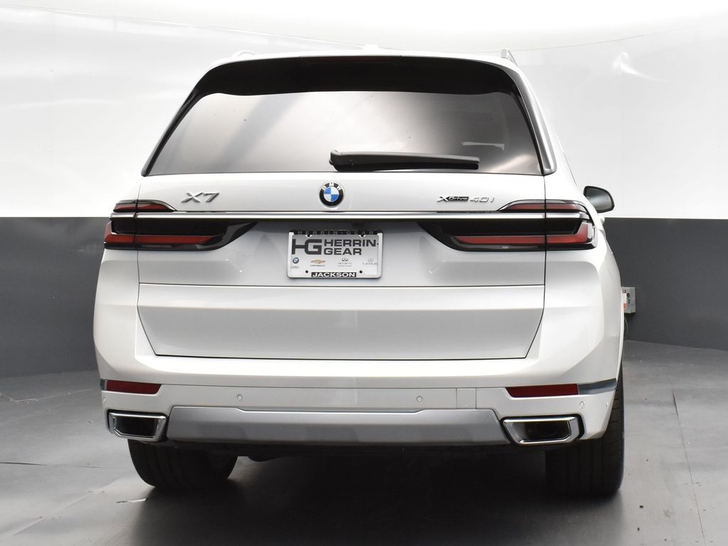 2025 Mineral White Metallic BMW X7 xDrive40i AWD SUV