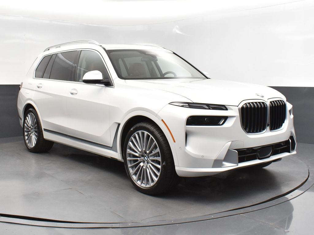 2025 Mineral White Metallic BMW X7 xDrive40i AWD SUV