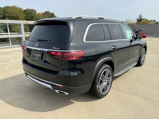2026 Mercedes Benz GLS 450 4MATIC photo 2