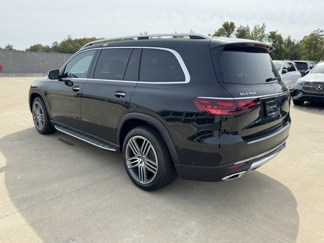 2026 Mercedes Benz GLS 450 4MATIC photo 4