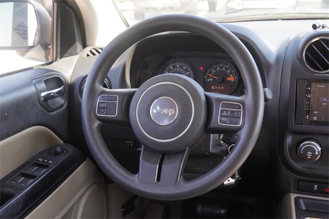 2015 Jeep Compass Sport photo 16