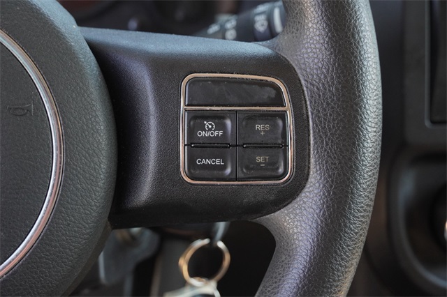 2015 Jeep Compass Sport photo 25