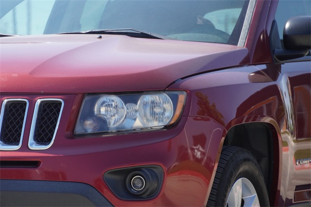 2015 Jeep Compass Sport photo 4