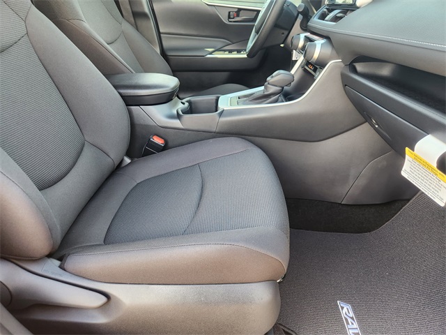 2025 Toyota RAV4 LE photo 8