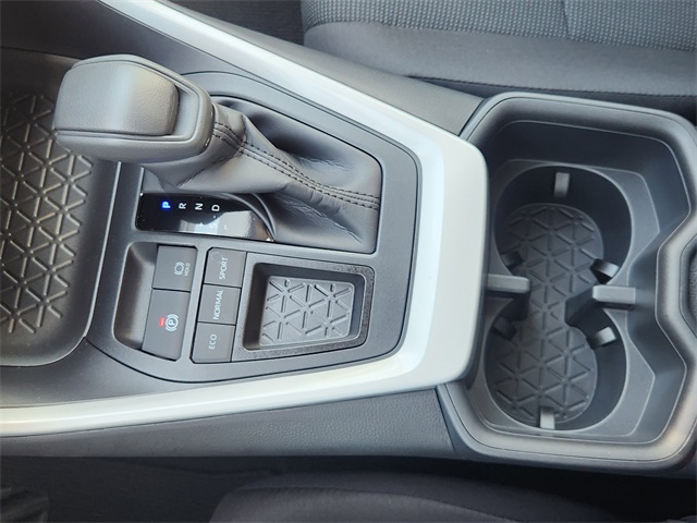 2025 Toyota RAV4 LE photo 12