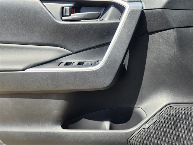 2025 Toyota RAV4 LE photo 13
