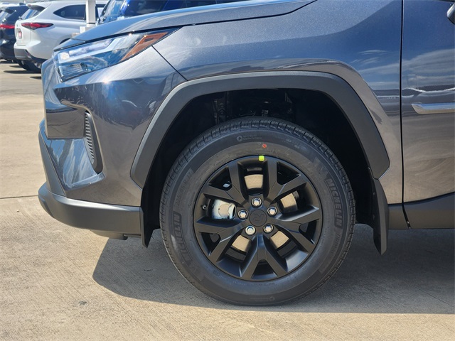 2025 Toyota RAV4 LE photo 4