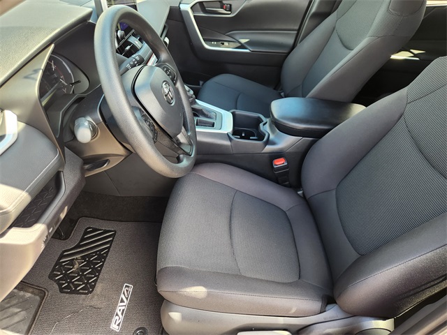 2025 Toyota RAV4 LE photo 7
