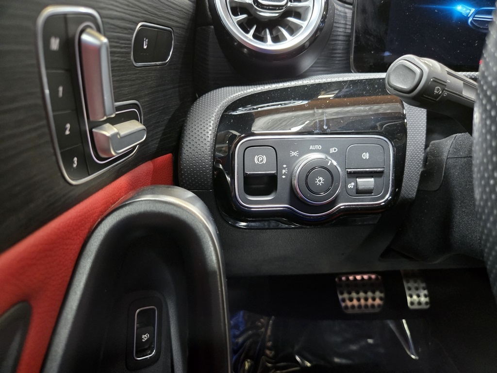 2022 Mercedes Benz CLA 35 AMG photo 13