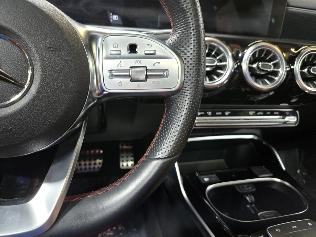 2022 Mercedes Benz CLA 35 AMG photo 15