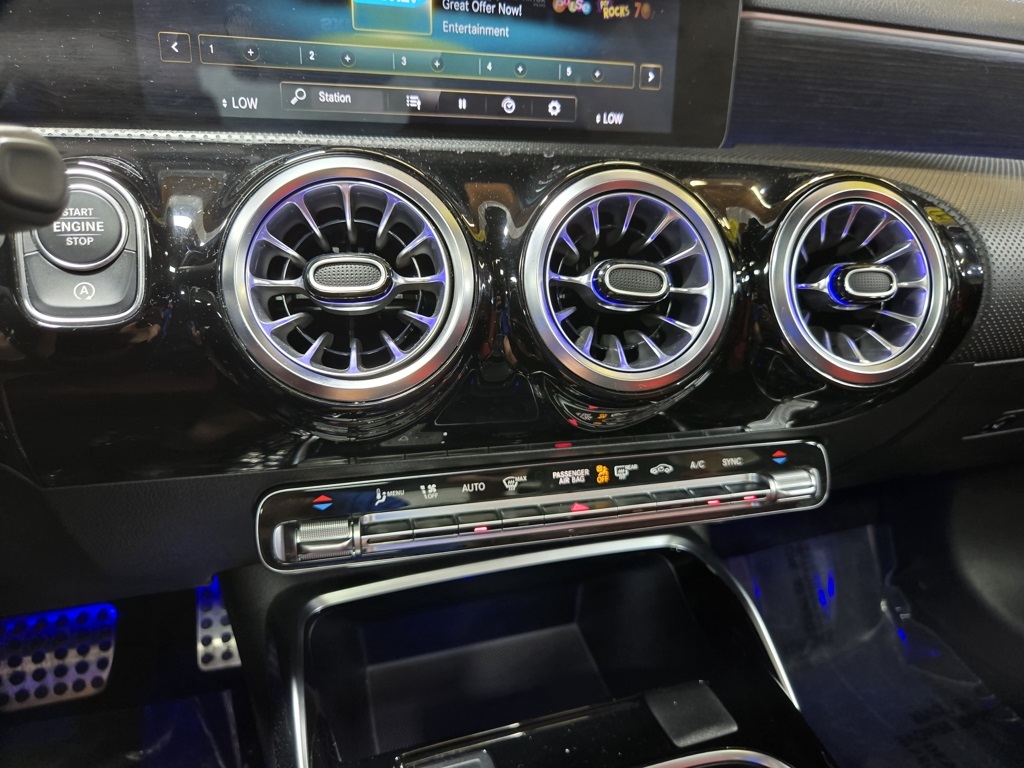 2022 Mercedes Benz CLA 35 AMG photo 29