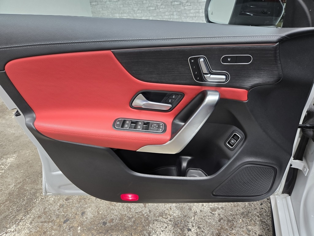 2022 Mercedes Benz CLA 35 AMG photo 6
