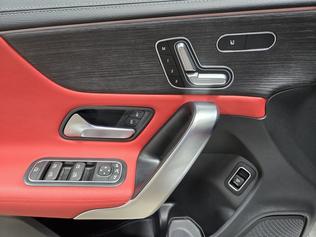 2022 Mercedes Benz CLA 35 AMG photo 7