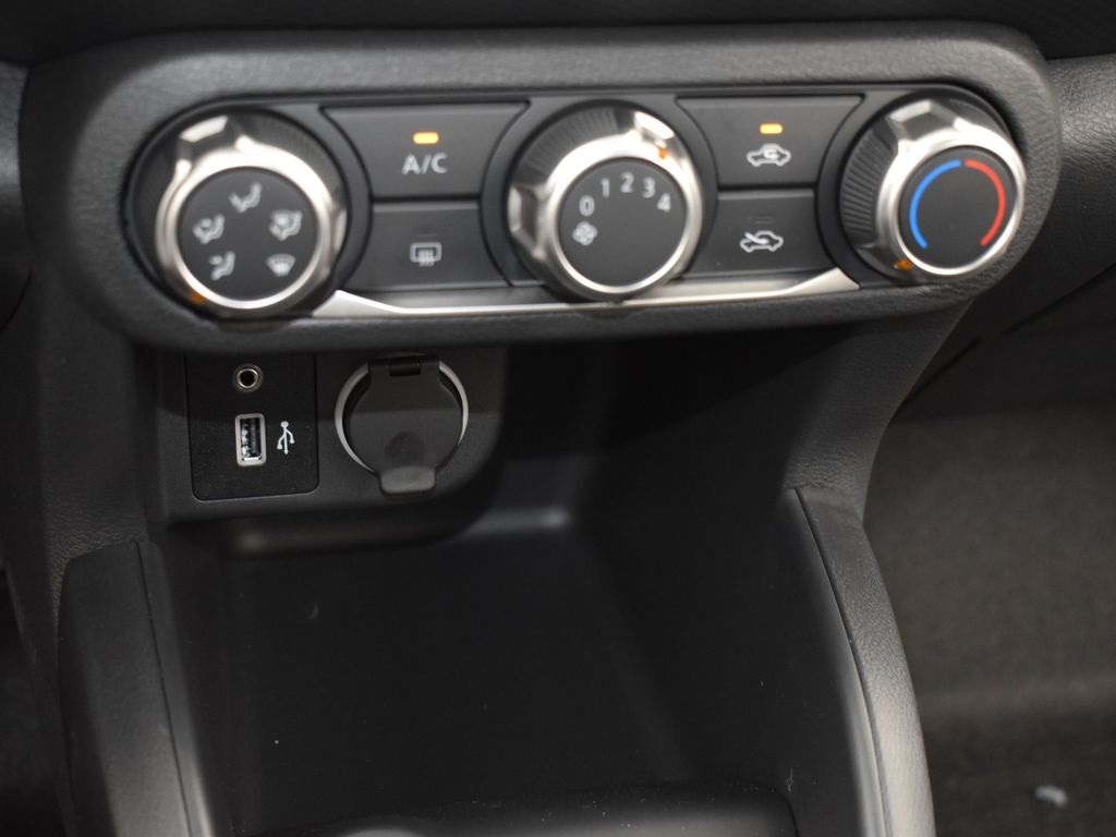2025 Nissan Kicks Play S photo 11