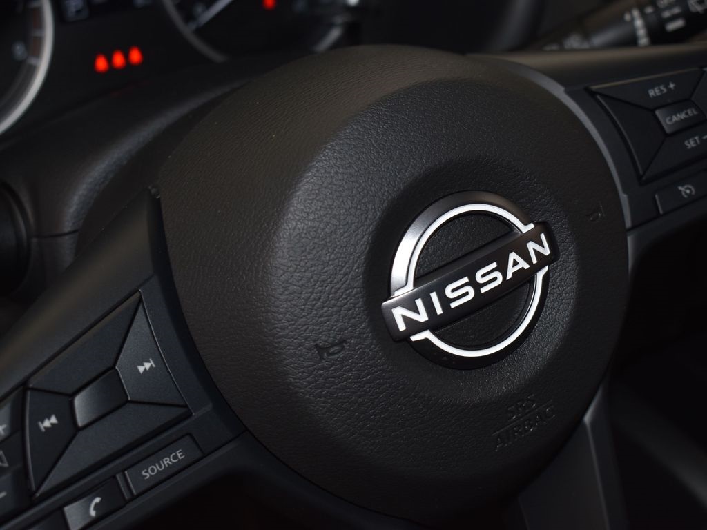 2025 Nissan Kicks Play S photo 12
