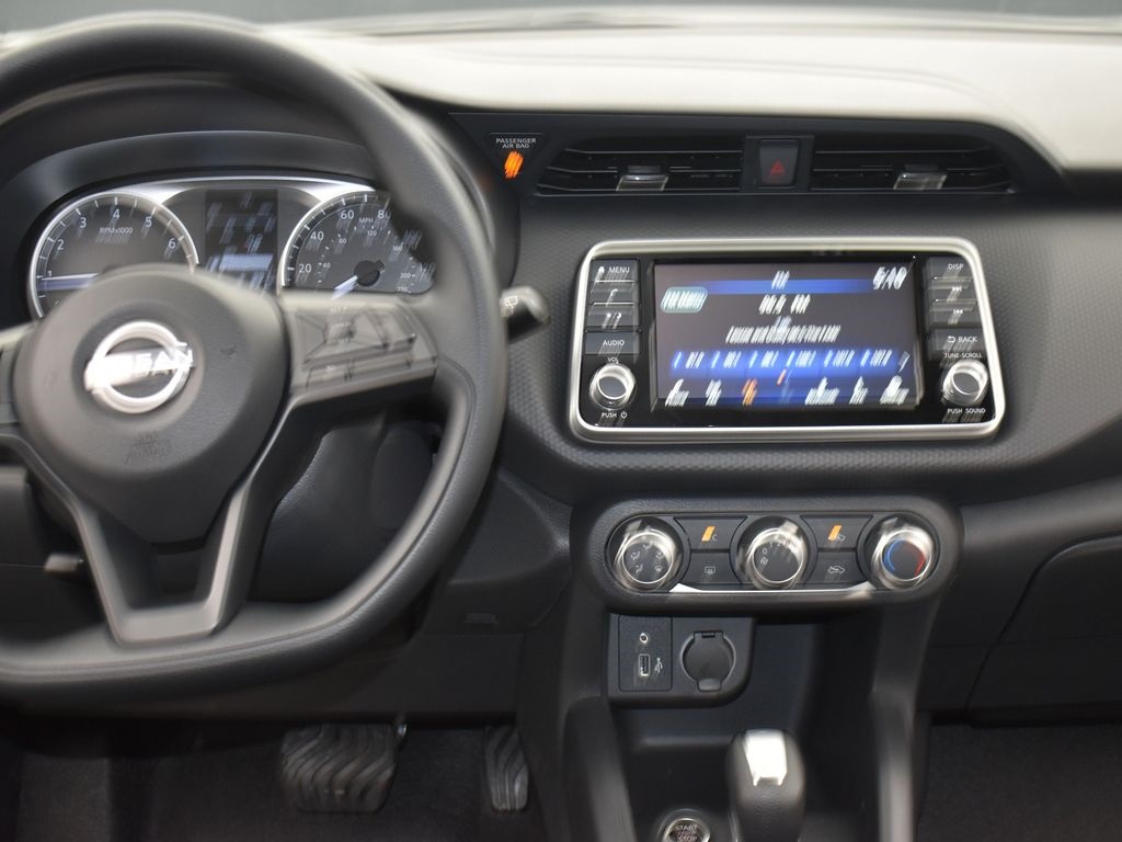 2025 Nissan Kicks Play S photo 14