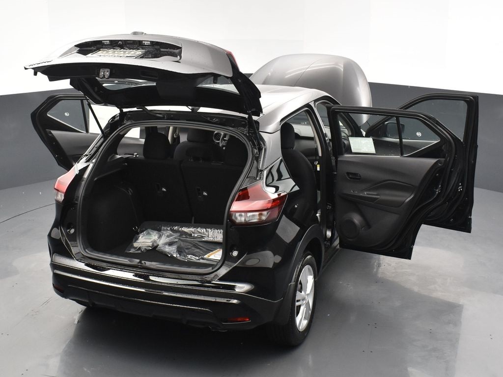 2025 Nissan Kicks Play S photo 27