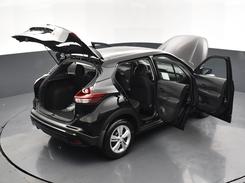 2025 Nissan Kicks Play S photo 28