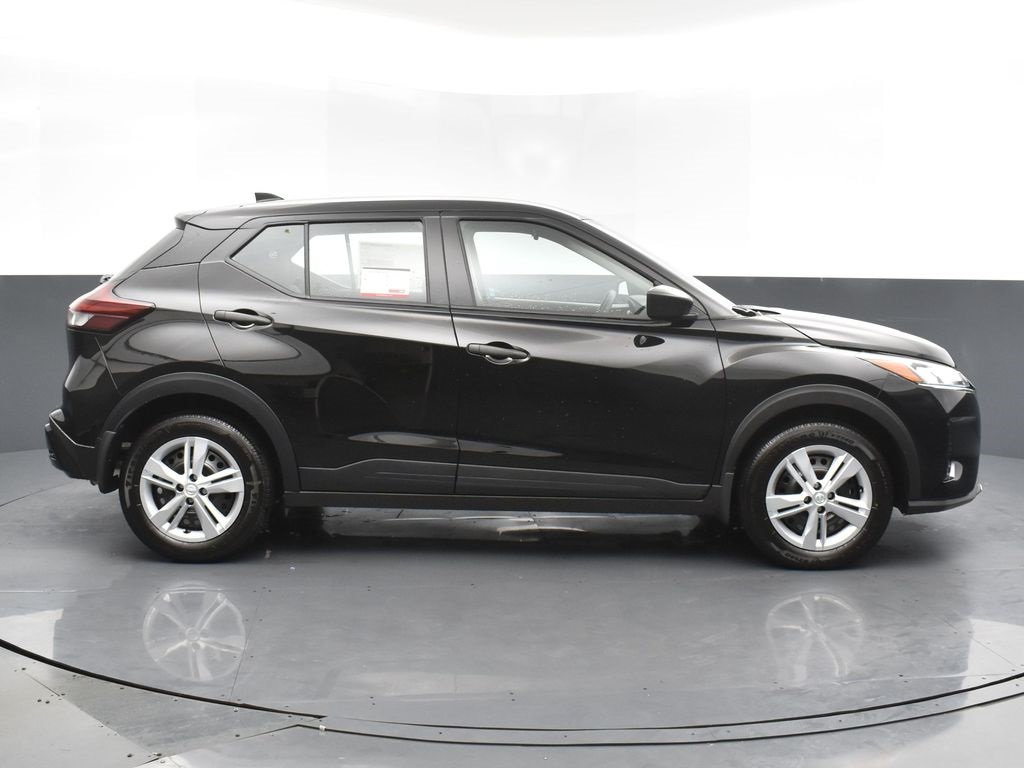 2025 Nissan Kicks Play S photo 3