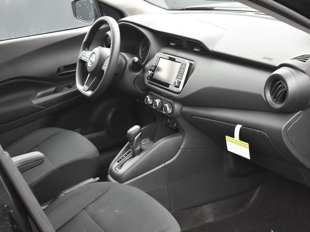 2025 Nissan Kicks Play S photo 5