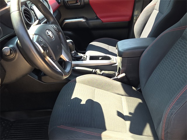2016 Toyota Tacoma SR5 Double Cab photo 16