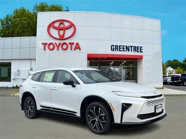 2025 Toyota Crown Signia XLE's photo