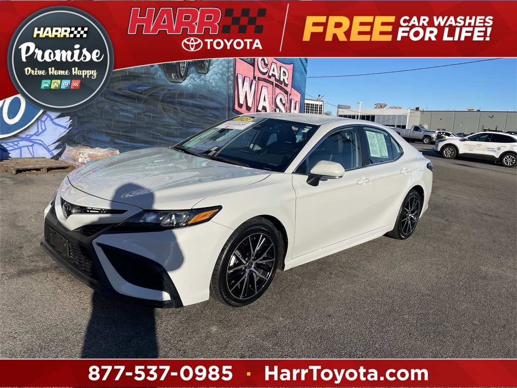 2023 Toyota Camry SE's photo