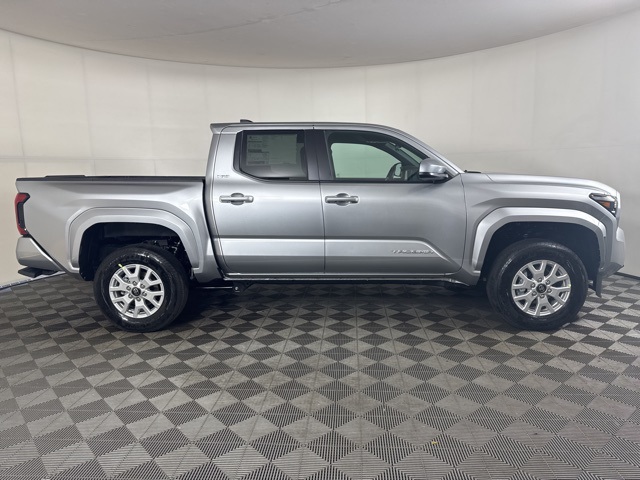 2025 Toyota Tacoma SR5 Double Cab photo 2