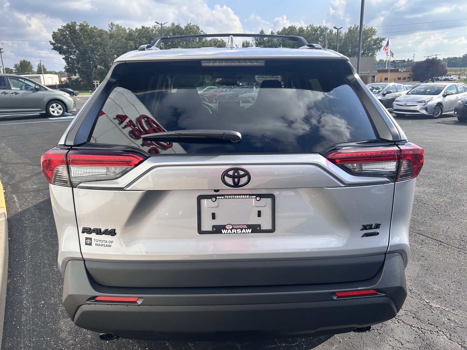 2025 Toyota RAV4 XLE photo 9