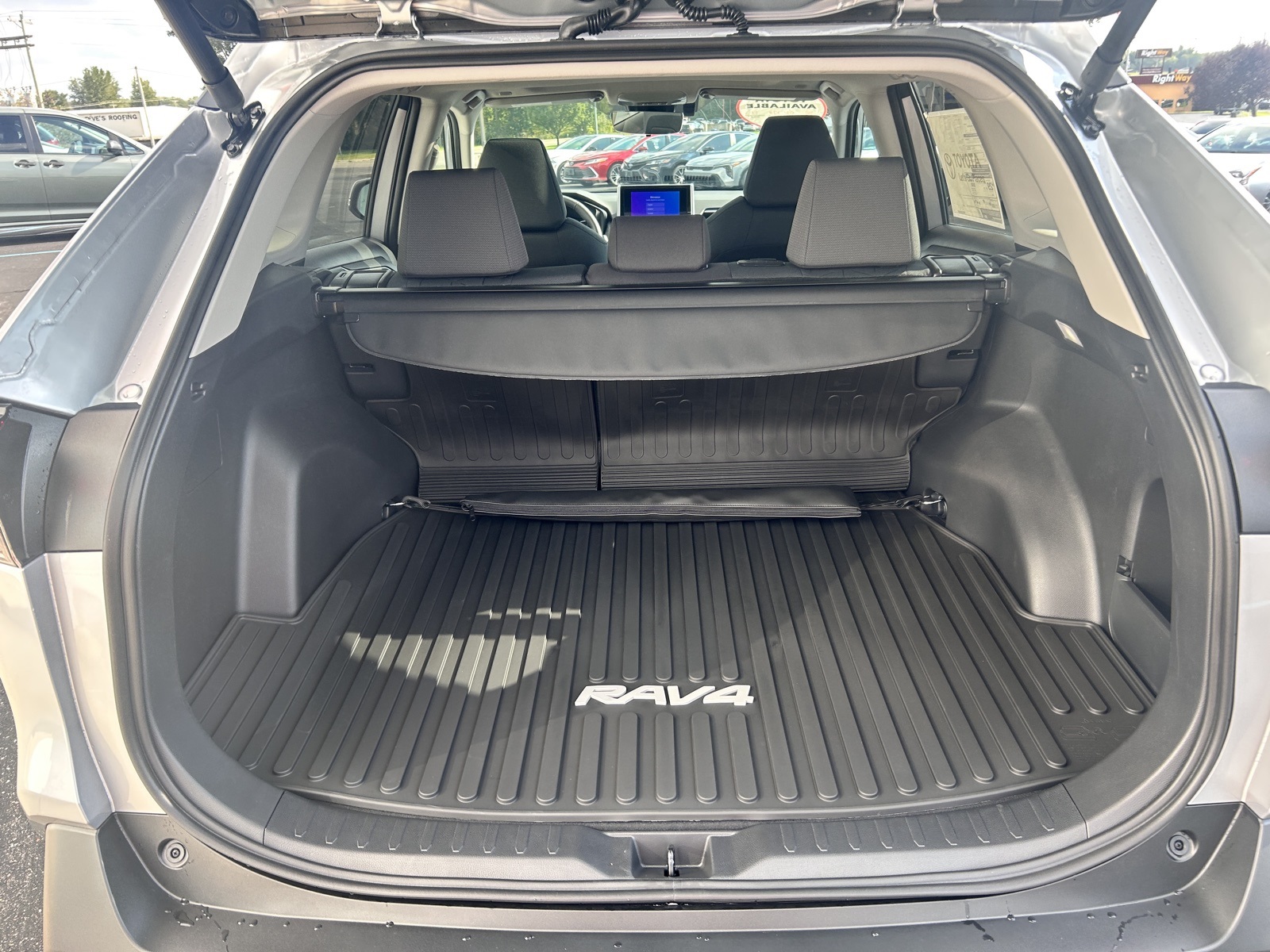 2025 Toyota RAV4 XLE photo 10