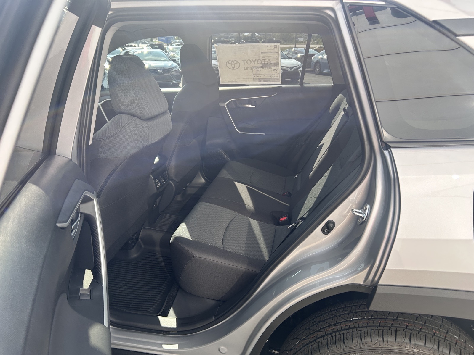 2025 Toyota RAV4 XLE photo 14