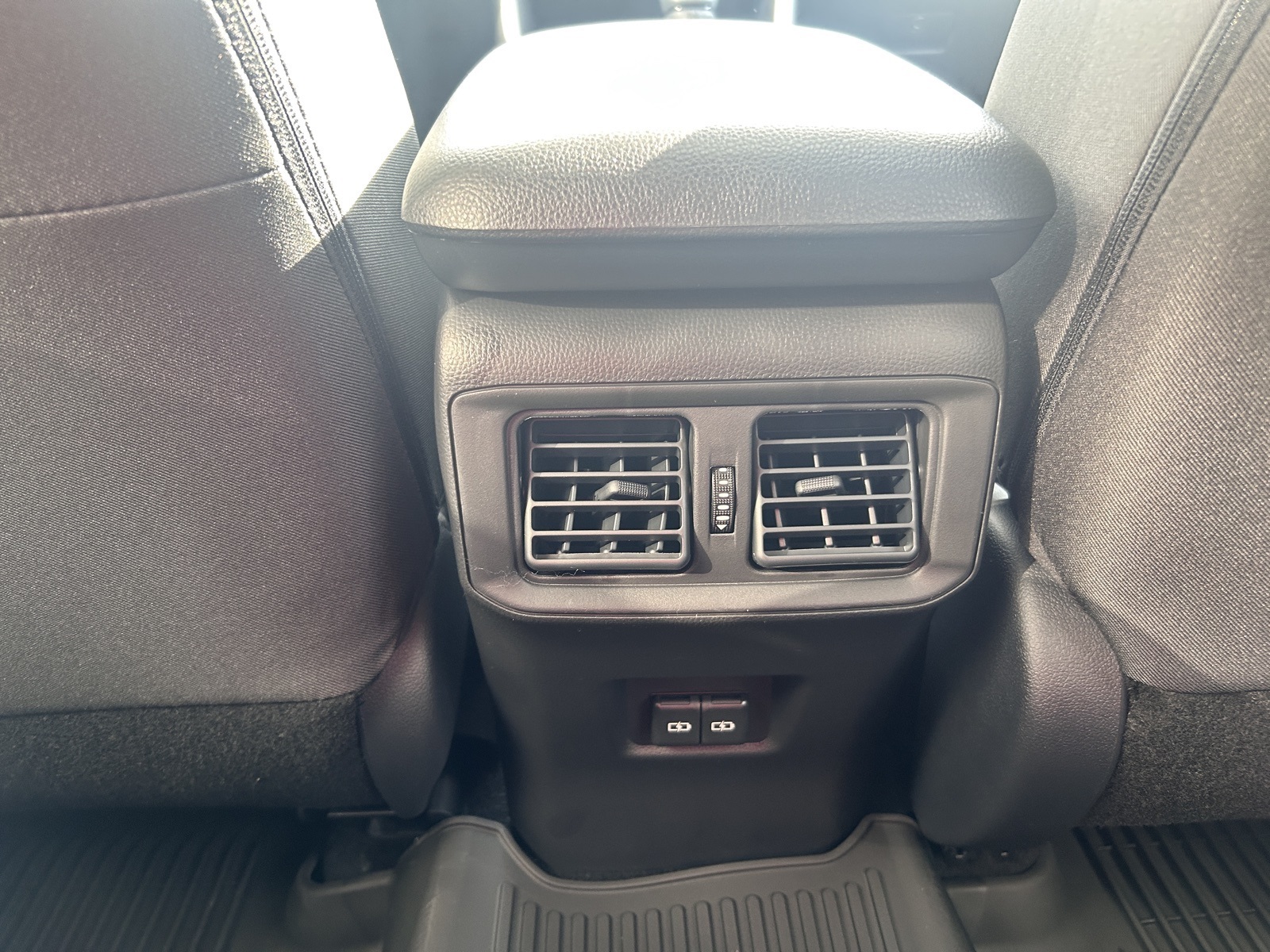 2025 Toyota RAV4 XLE photo 16