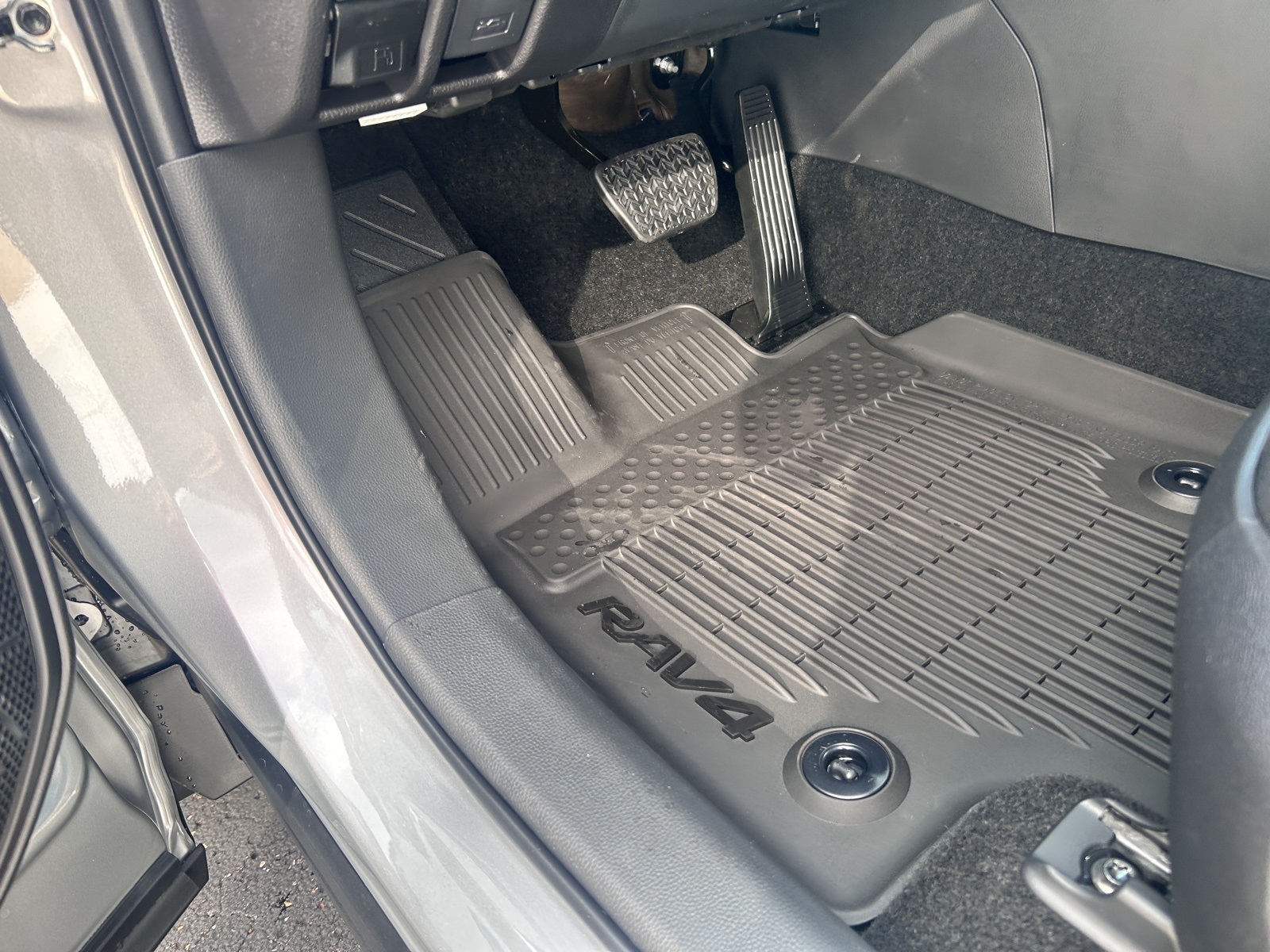 2025 Toyota RAV4 XLE photo 20