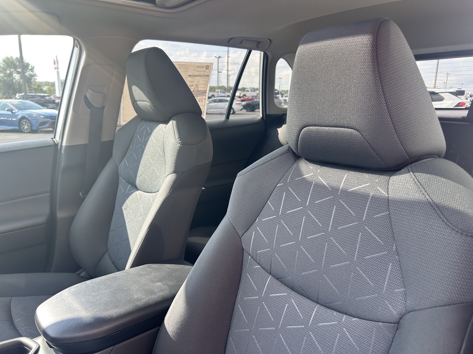 2025 Toyota RAV4 XLE photo 22