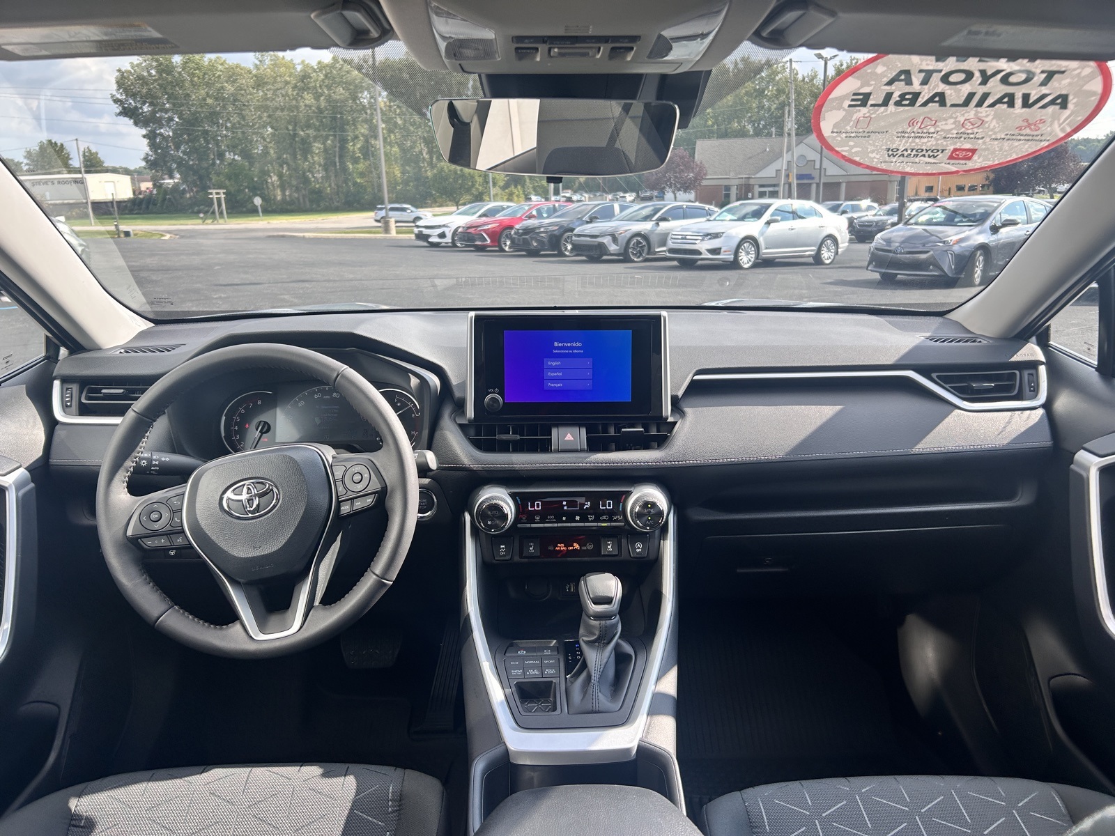 2025 Toyota RAV4 XLE photo 24