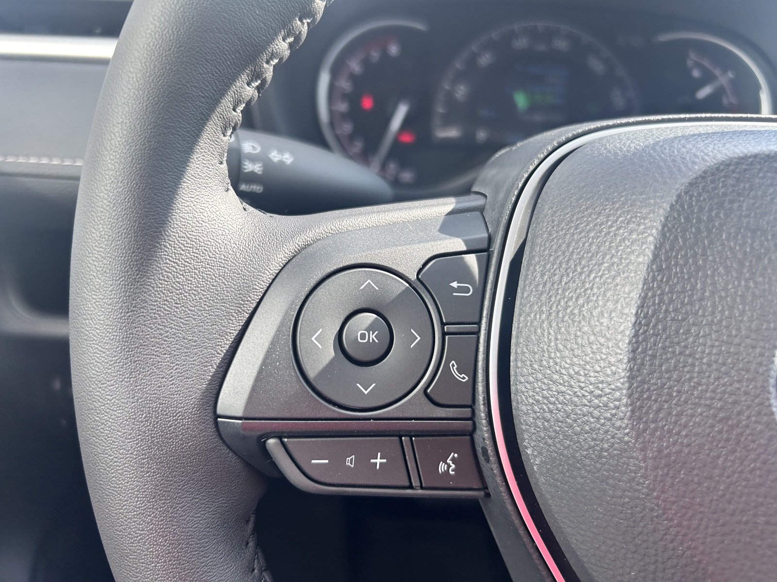 2025 Toyota RAV4 XLE photo 27