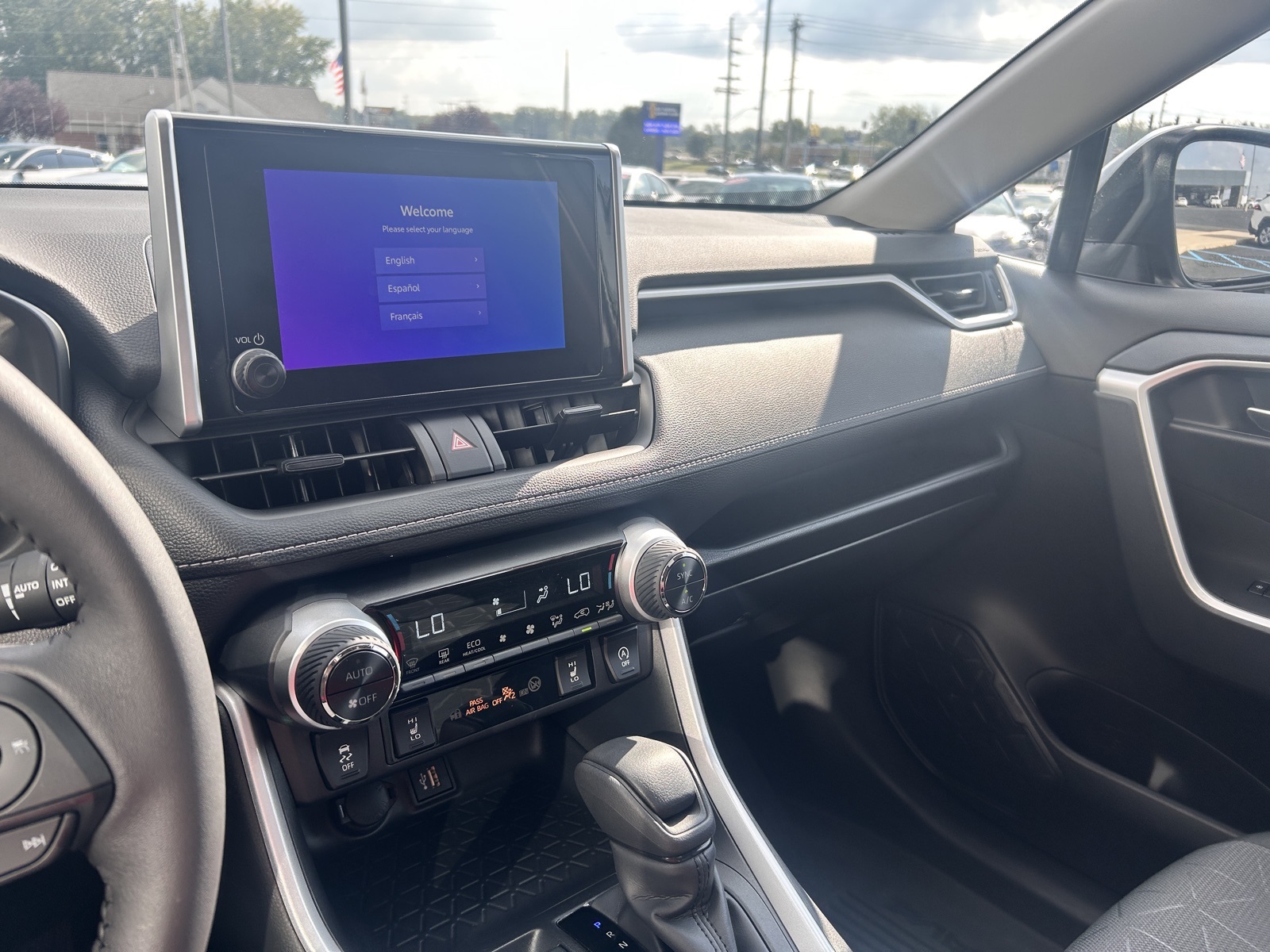2025 Toyota RAV4 XLE photo 30