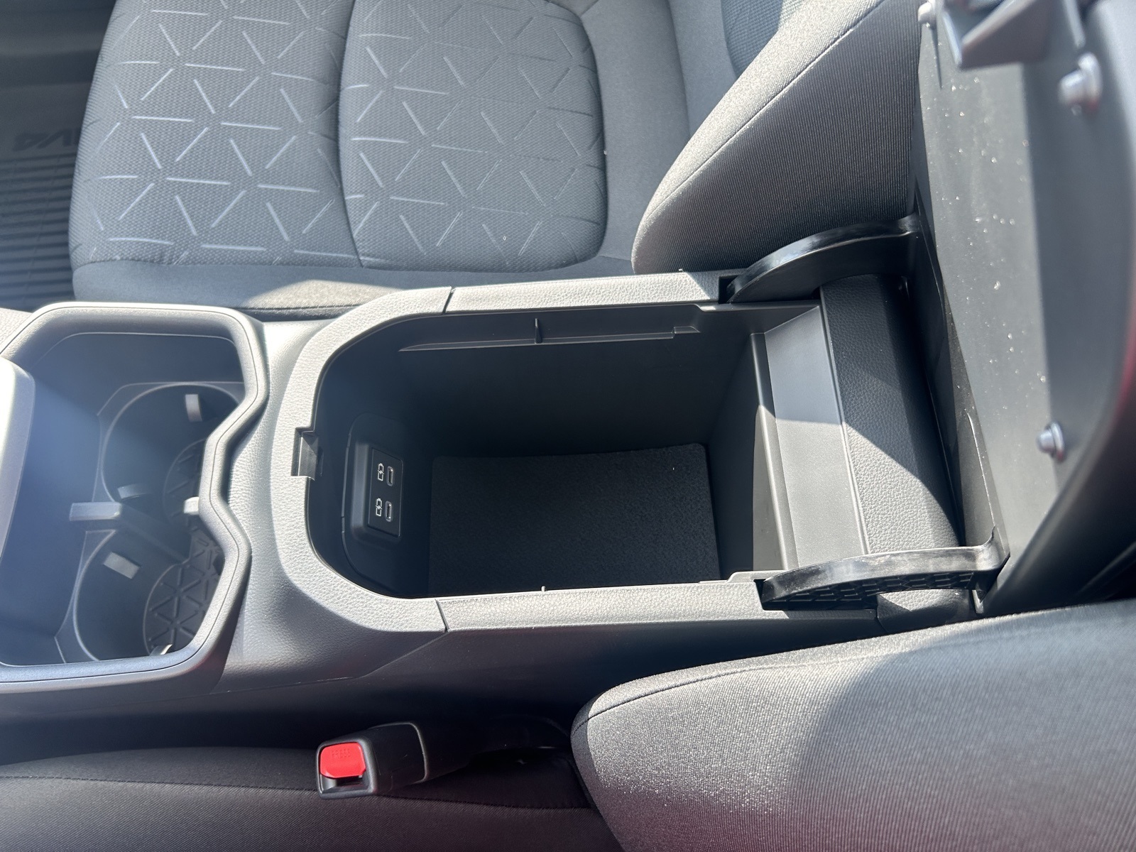2025 Toyota RAV4 XLE photo 36