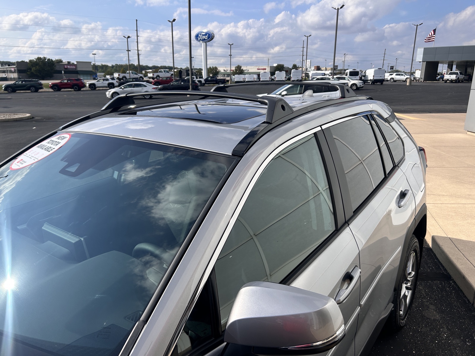 2025 Toyota RAV4 XLE photo 8