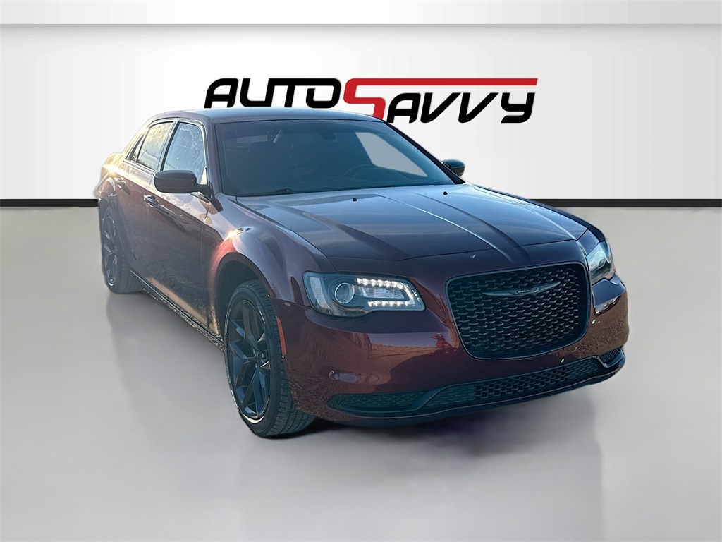 2021 Chrysler 300 Touring's photo