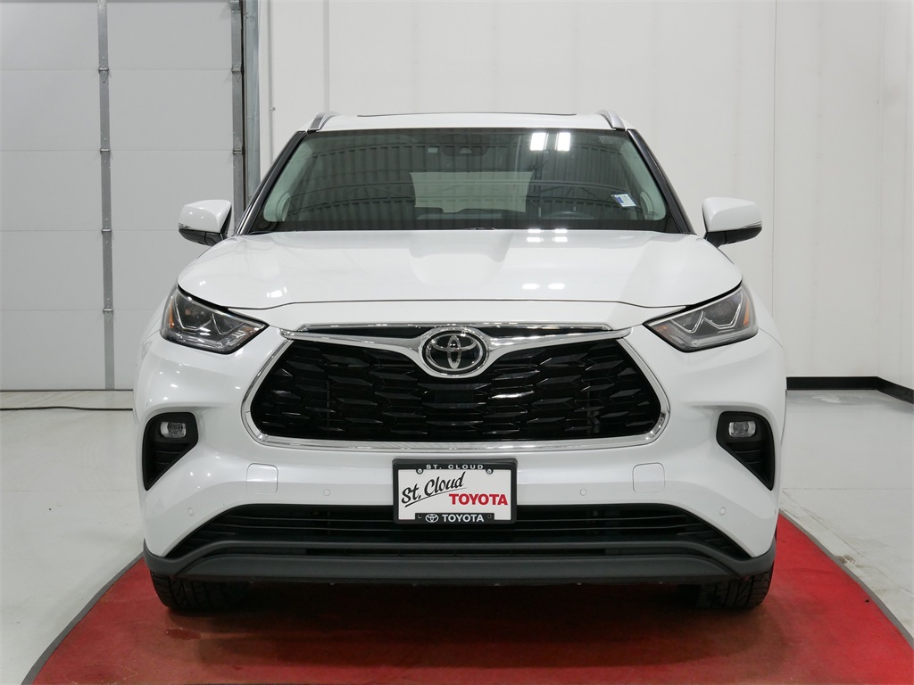 Used 2022 Toyota Highlander Limited with VIN 5TDDZRBH4NS165875 for sale in Waite Park, Minnesota