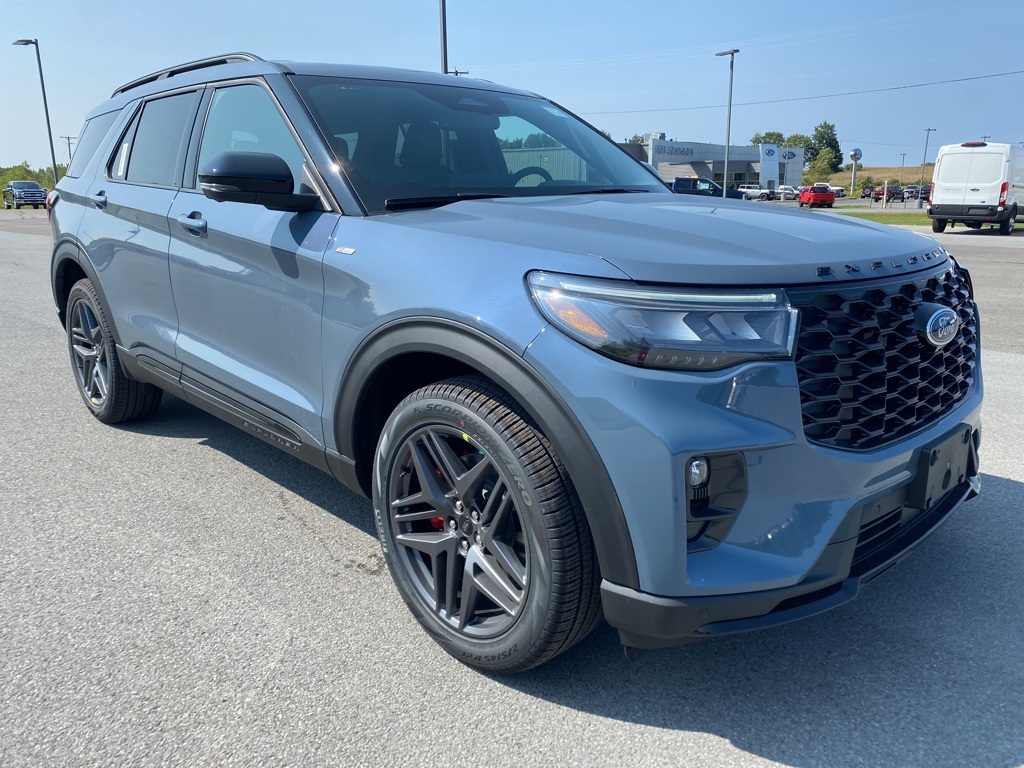 2025 Ford Explorer ST-Line photo 2